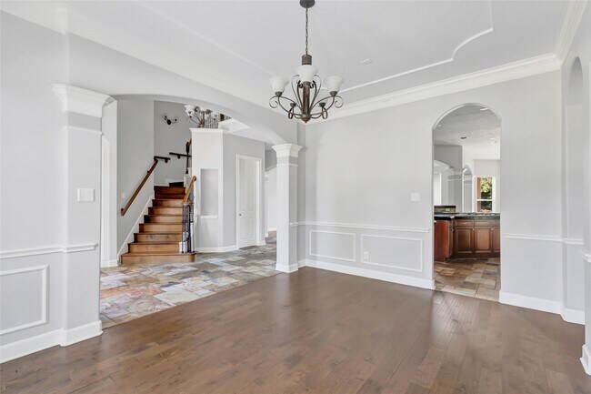 Building Photo - 14115 Norhill Pointe Dr