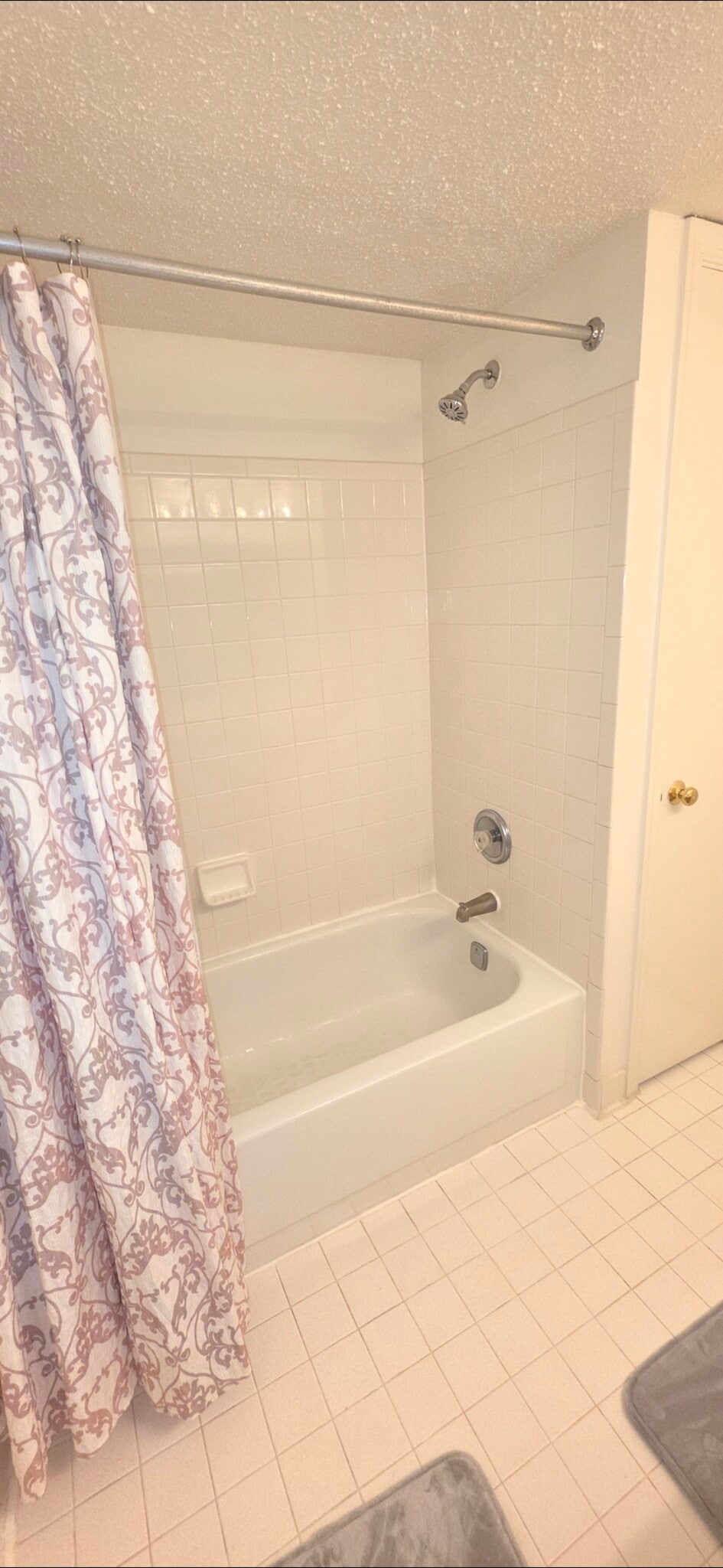 2nd Bathroom - 3115 Patrick Henry Dr