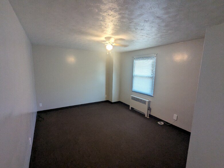 Building Photo - 6 Bradley Ave