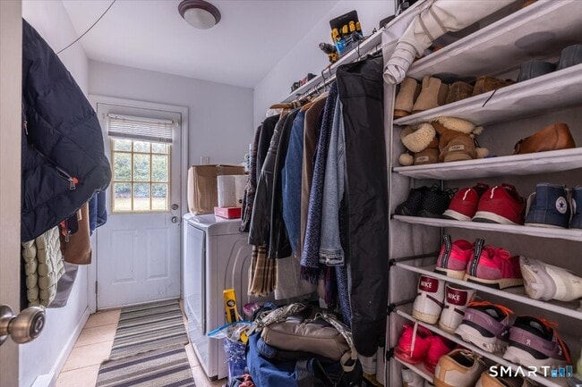 Building Photo - 56 Linden St