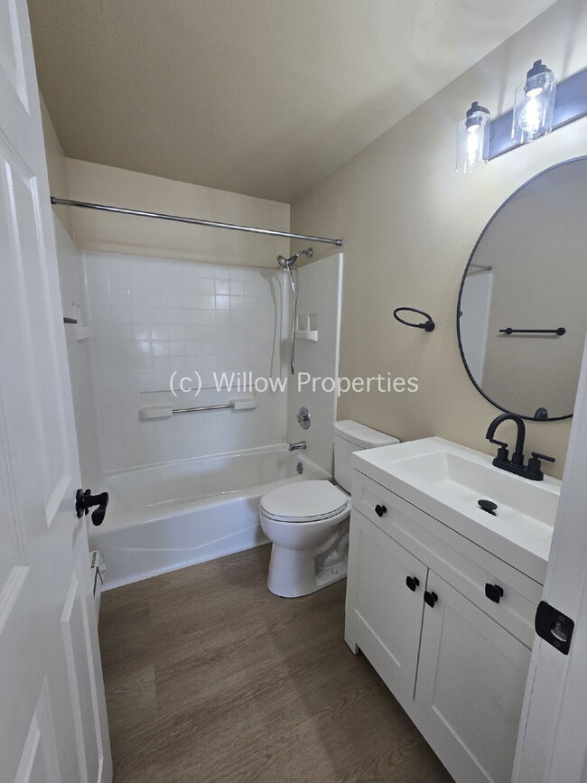 Building Photo - One Bedroom Newly Remodeled