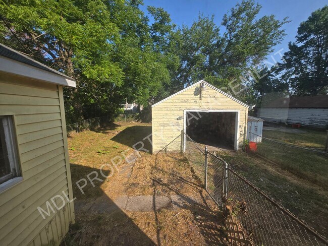 Building Photo - 3-Bedroom Home in Saginaw