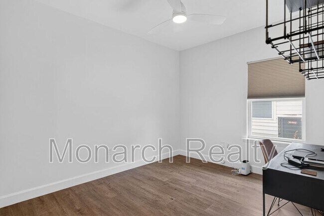 Building Photo - 1075 SW 66th Ter