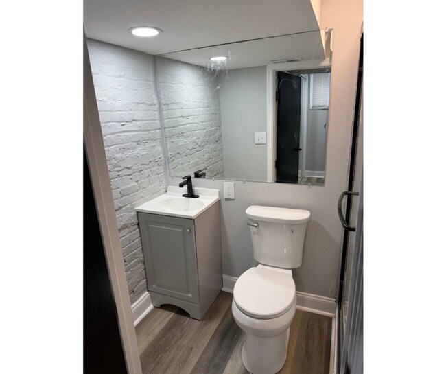 Building Photo - 3325 E Monument St