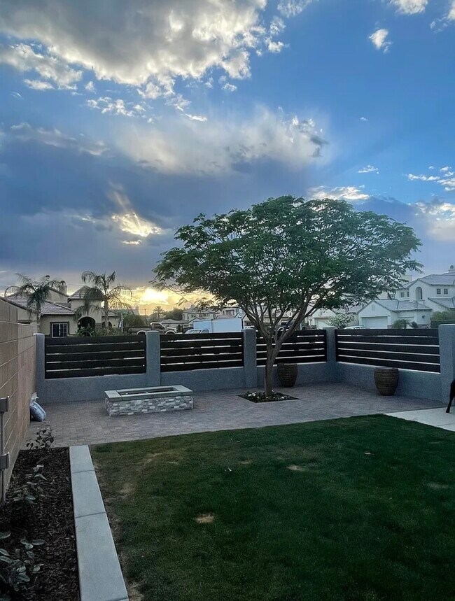 Building Photo - 50040 Paseo Corona