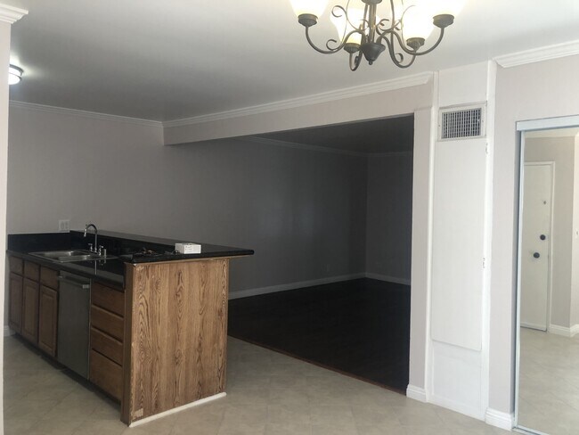 Building Photo - 18620 Hatteras St