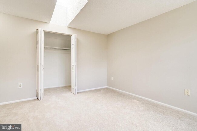 Building Photo - 7758 New Providence Dr