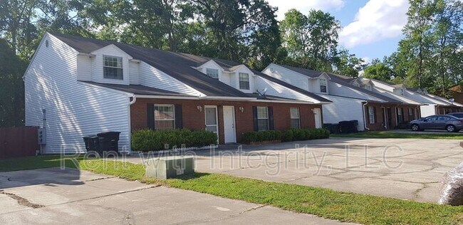 Primary Photo - 1350 Castelnau Ct