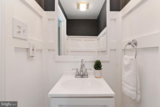 Building Photo - 710 Fishburn Rd