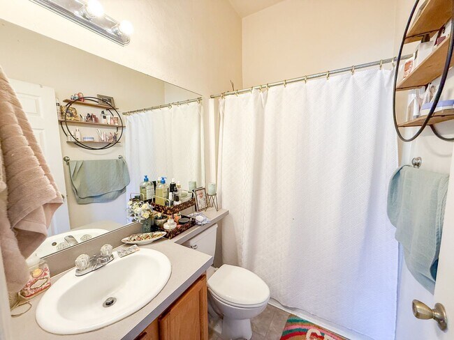 Building Photo - Victoria Station #141