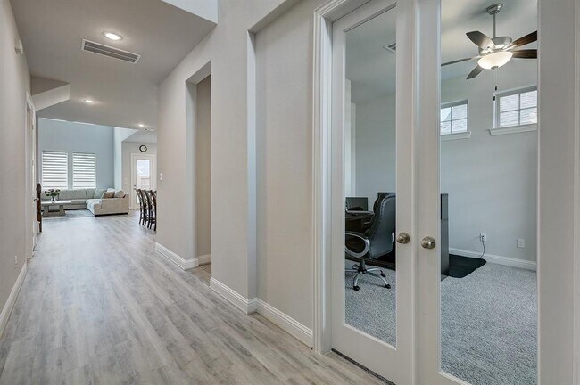 Building Photo - 142 Sunray Creek Dr