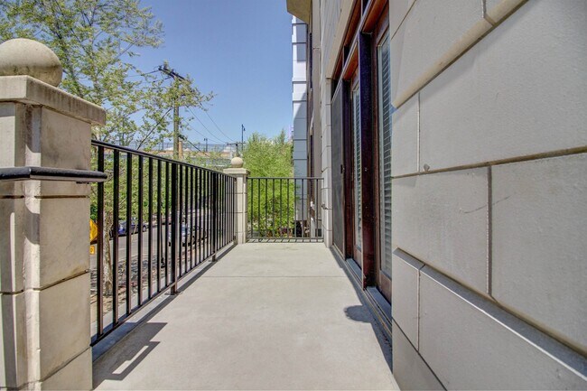 Building Photo - 1300 Grand St