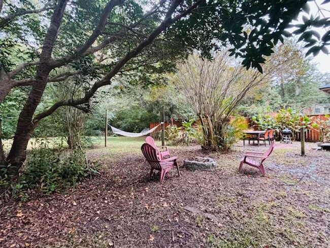 Building Photo - Charming Three Bedroom Two Bath Home on James Island, SC