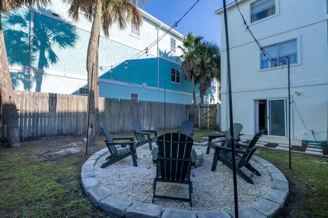 Building Photo - 183 11th Ave N