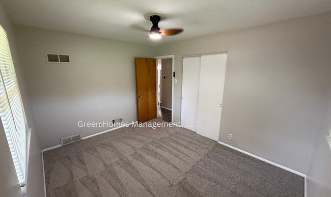 Building Photo - 10431 Lilac Ave