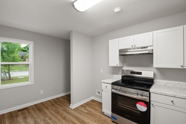 Building Photo - 102 Burdock Cir