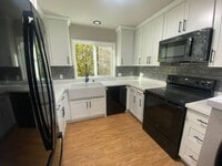 Building Photo - Husky Townhomes