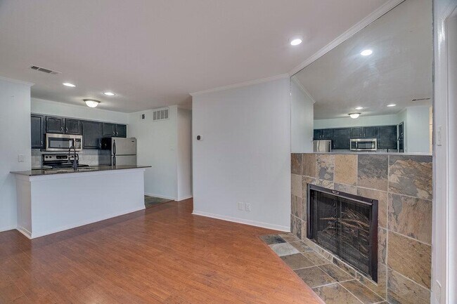 Building Photo - 8888 Tallwood Dr