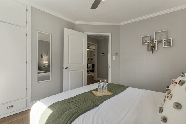 Building Photo - 4911 S Cincinnati Ave