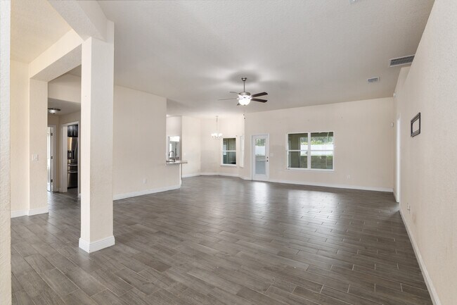 Building Photo - 10910 SW 41st Ave