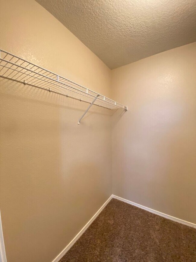 Building Photo - 2 Story - Master on Main Floor - Loft Upst...