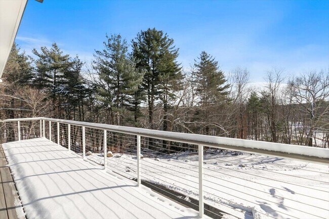 Building Photo - 639 E Broadway