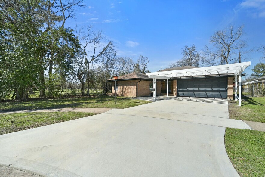 Building Photo - 6230 Rena St