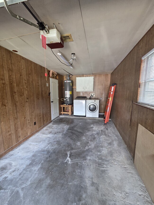 Building Photo - 2995 Wier Dr
