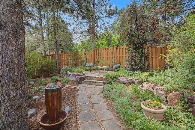Building Photo - Peaceful Ranch Retreat with 4 Spacious Bedrooms!!