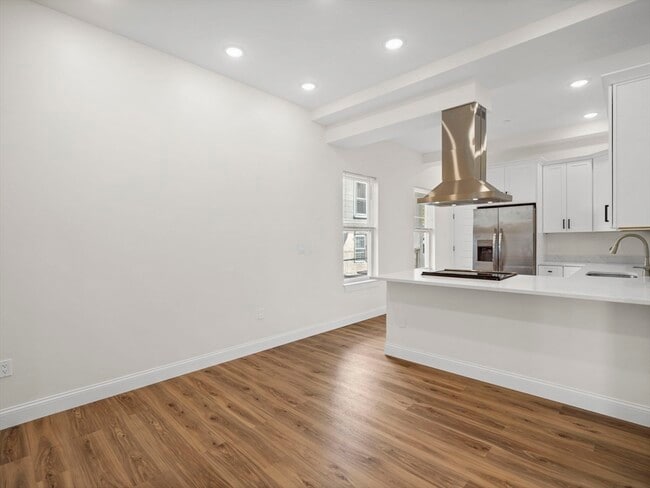 Building Photo - 14 William St