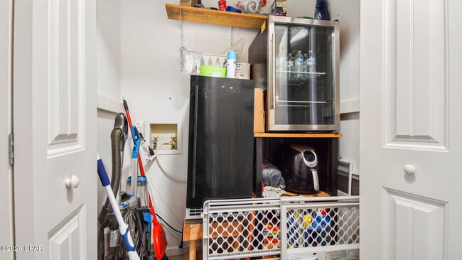 Building Photo - 6910 Beach Dr