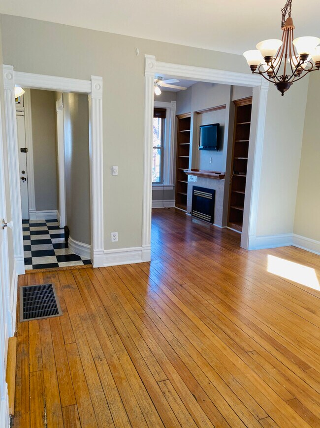 Building Photo - 910 E 20th Ave