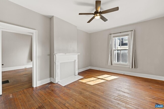 Building Photo - 830 E Beverley St