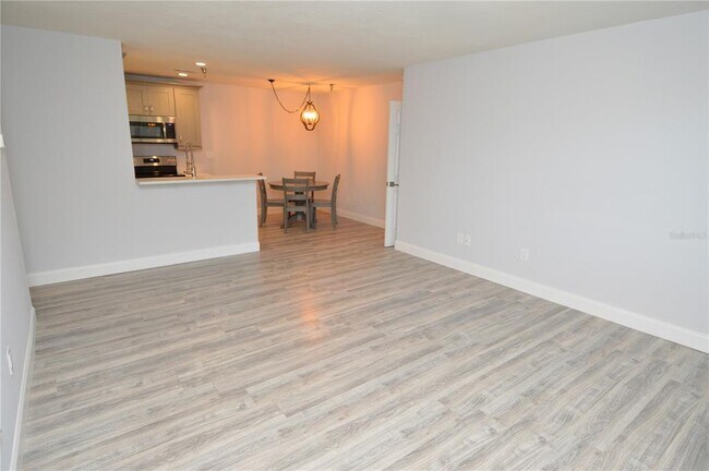 Building Photo - 10265 Gandy Blvd N