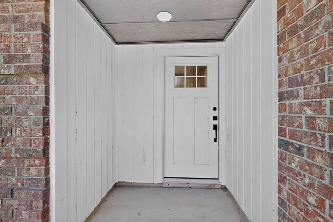 Building Photo - Gem In Flower Mound Waiting On You!!!