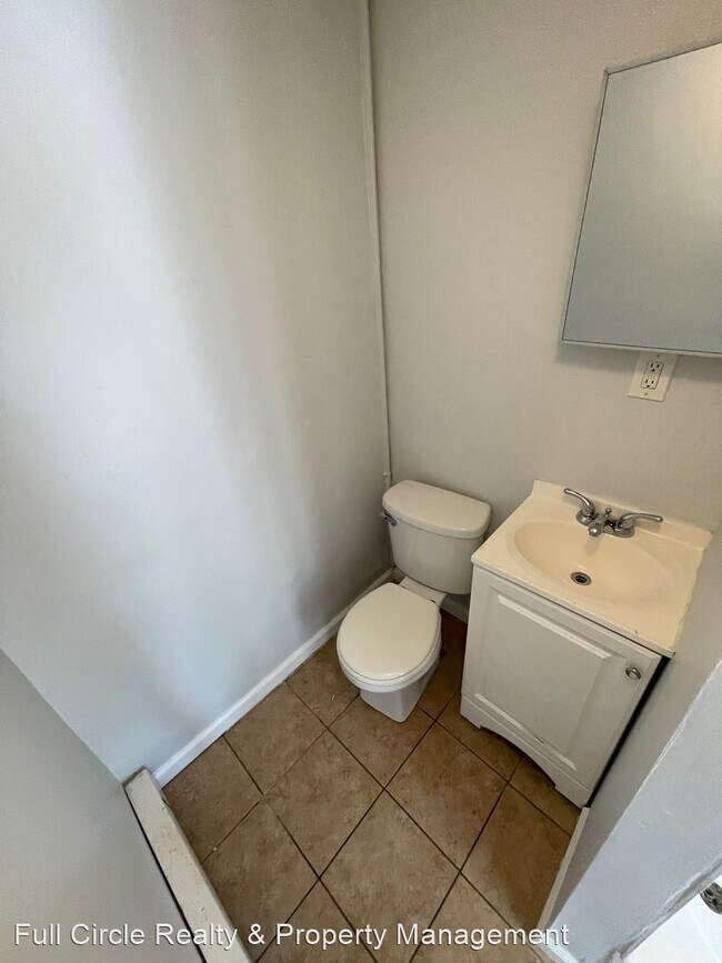 Building Photo - 2 br, 1 bath House - 154 Chestnut Street E...