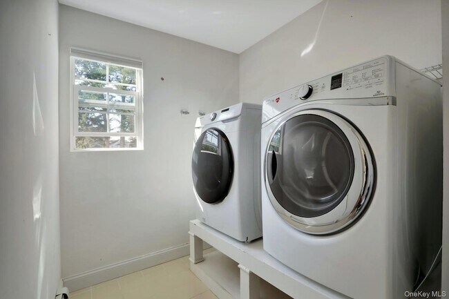 Building Photo - 32 Delamere St