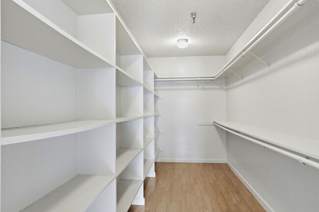 Building Photo - Gated Madonna Vista Community!