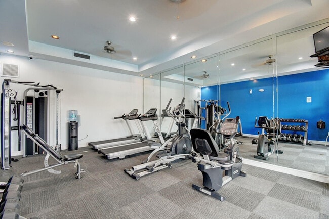 Building Photo - 321 Villa Cir