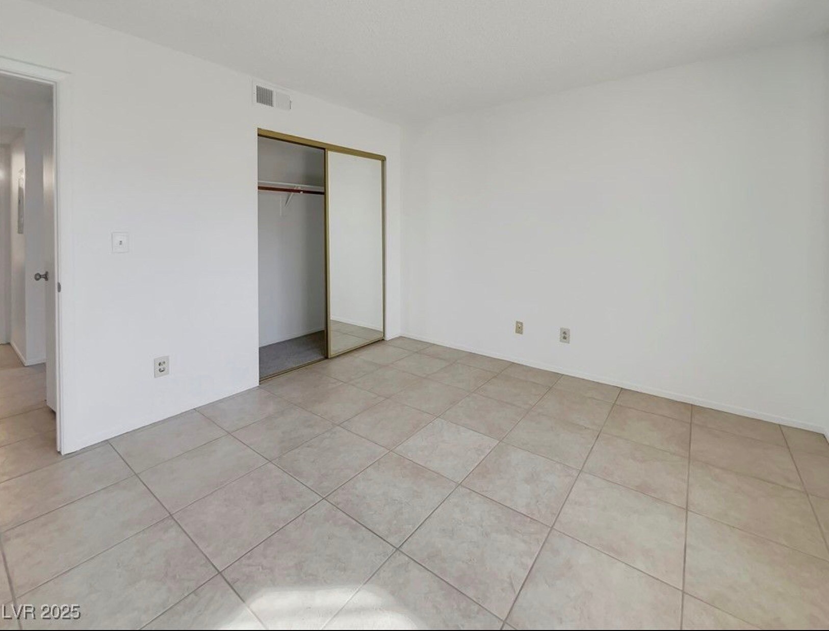 Building Photo - 1575 W Warm Springs Rd