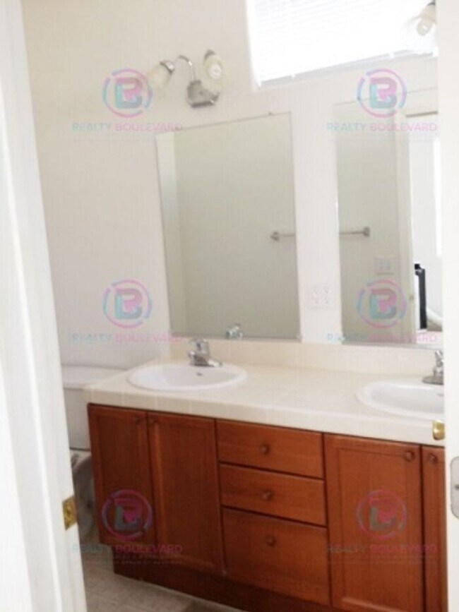 Building Photo - 1/2 Mo free!! Stunning 2-Story Home with S...