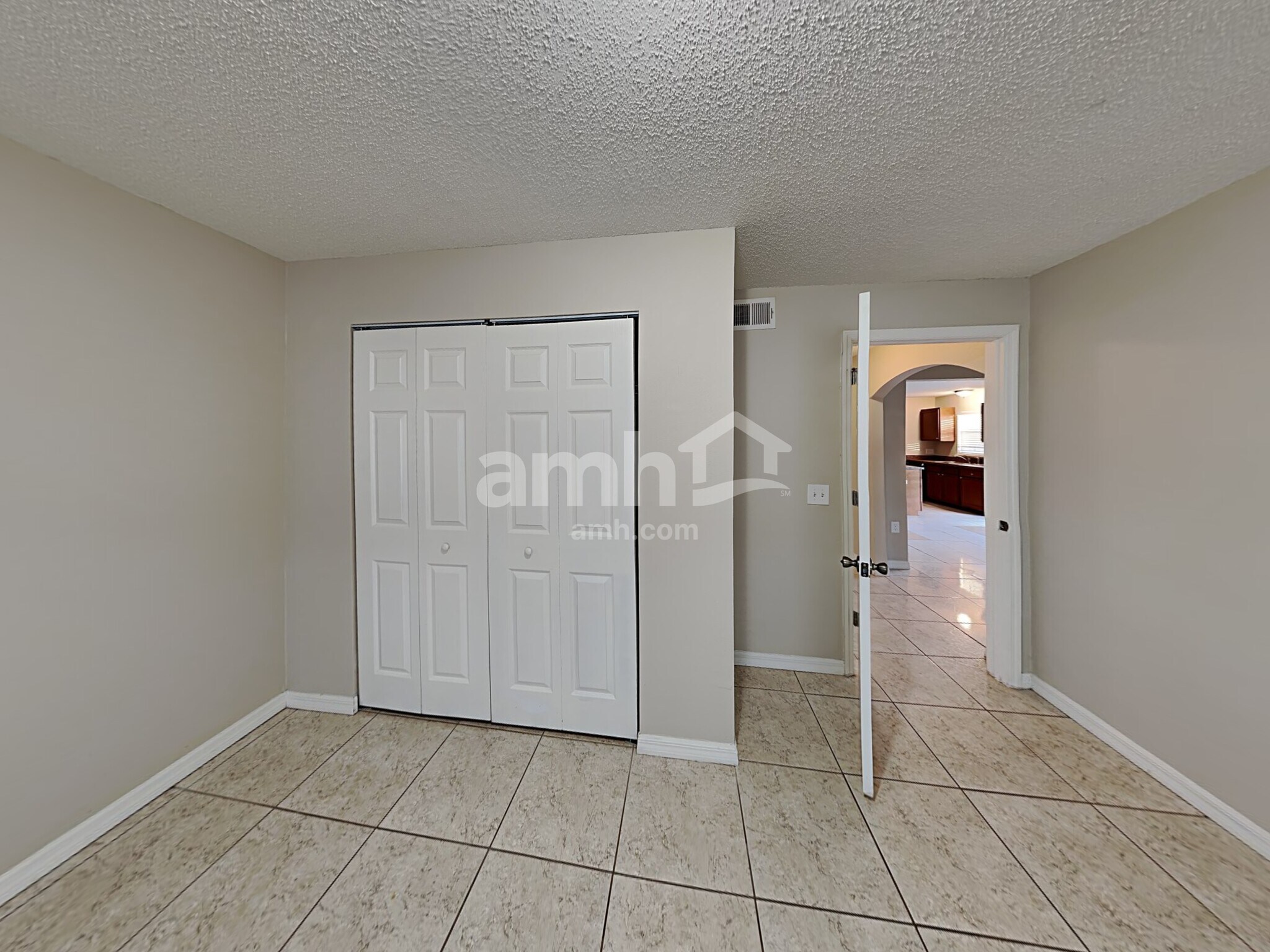Building Photo - 16000 Wilkinson Dr