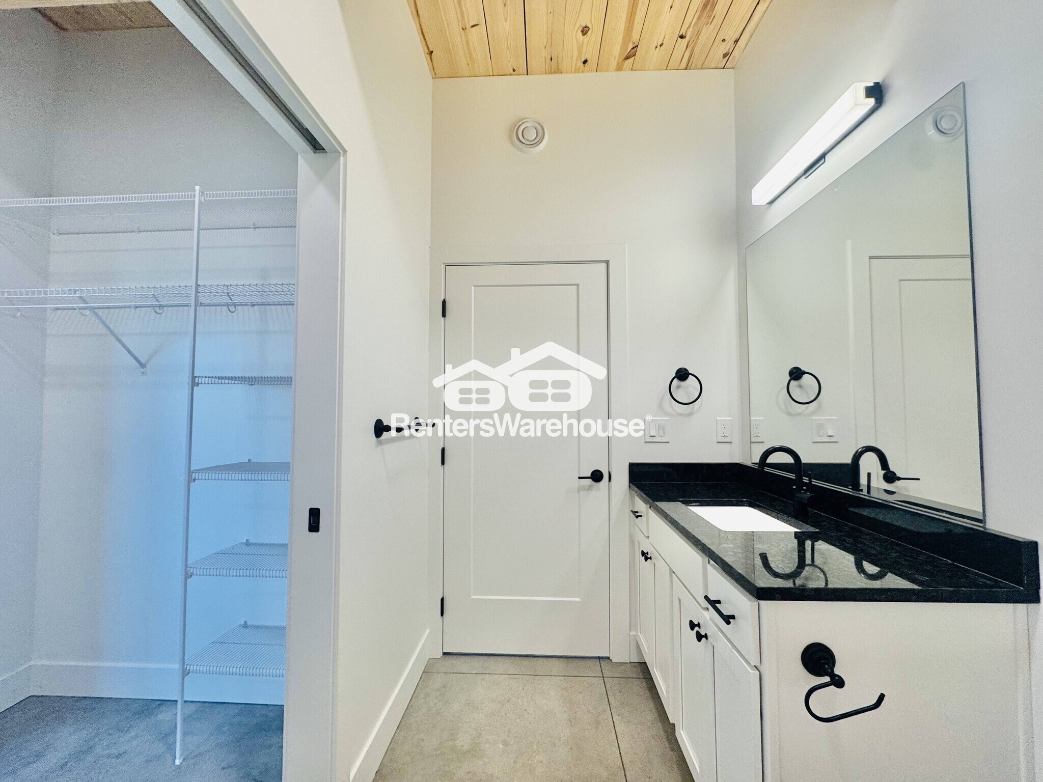 Building Photo - 2701 Ingersoll Ave