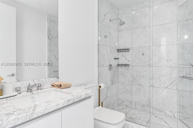 Building Photo - 16901 Collins Ave