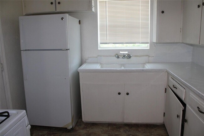 Building Photo - This is a 1 bedroom - 1 bathroom duplex in...