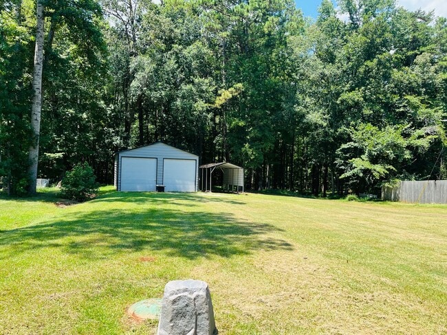 Building Photo - Beautiful 3 bedroom, 3 bathroom with large...