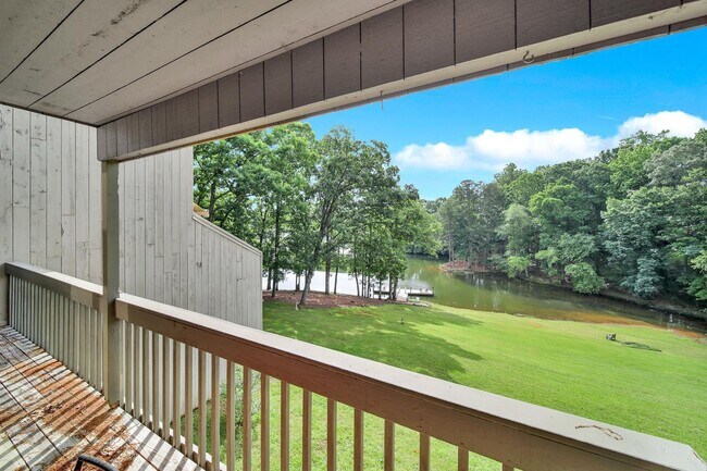 Building Photo - Early Summer Special by the Water, Beautif...