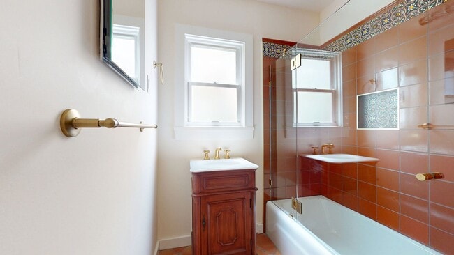 Building Photo - Charming 2 Bedroom Berkeley Unit Available!