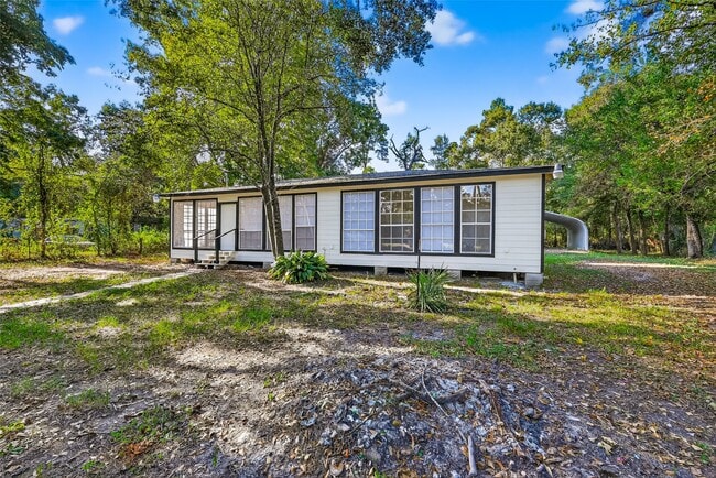 Building Photo - 16643 Lake Cir