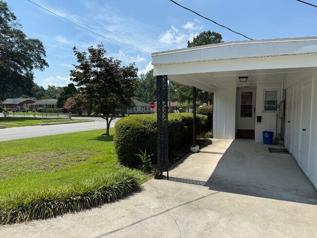 Building Photo - 2619 Crockett Dr